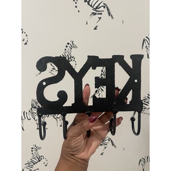 Black Iron Keys Holder 5 Hooks Wall Decor Key Organizer Storage Solutions Iron - Picture 3 of 6